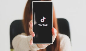 Jak zmienić swój wiek na TikTok? Aktualizacja daty urodzenia